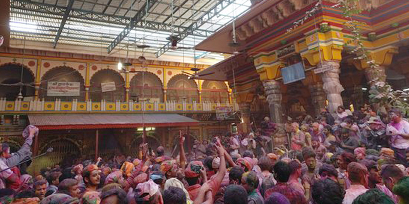 holi in dwarkadhis